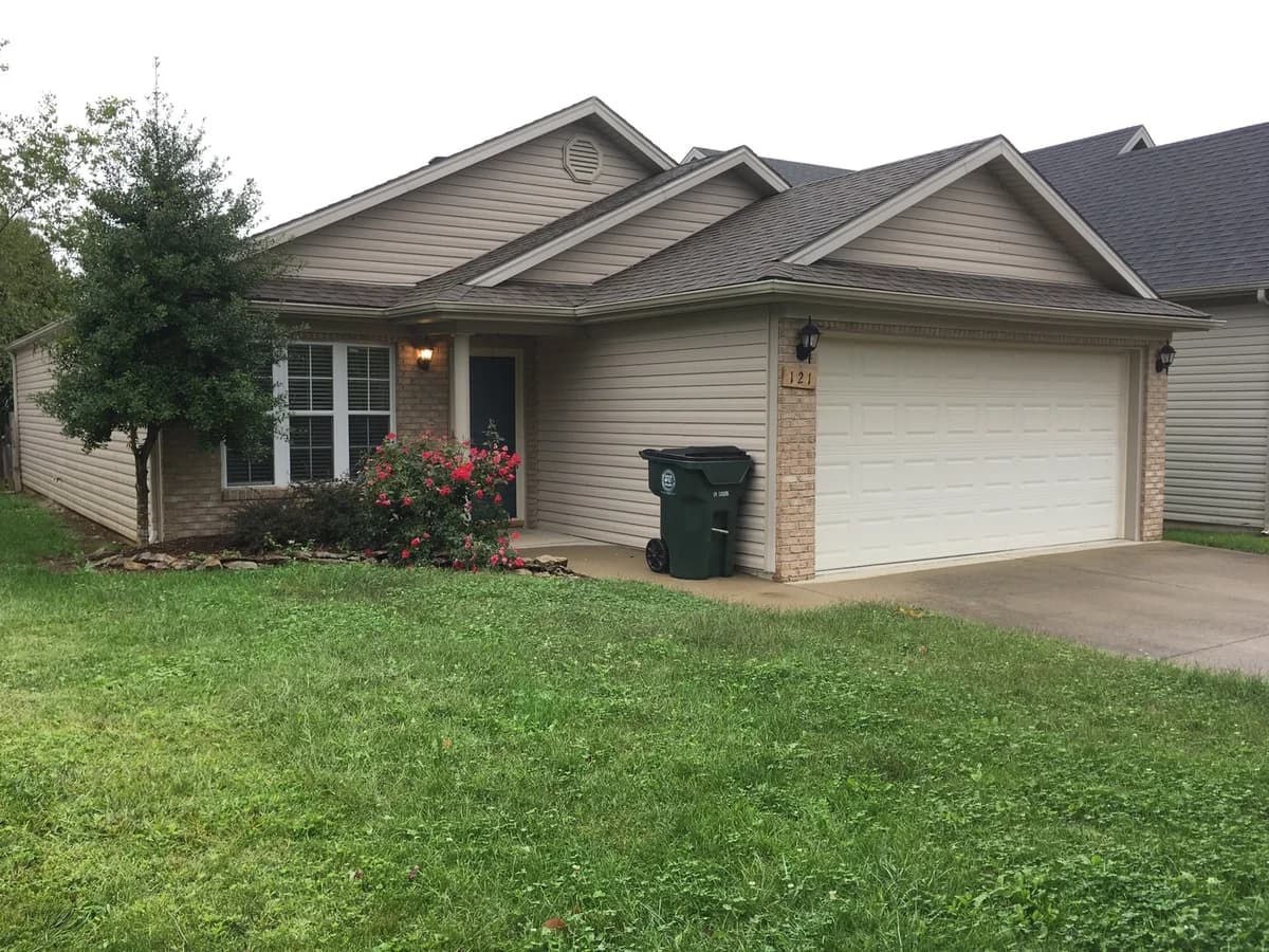 Lexington apartments for rent - Property image - 121 Blue Heron Place - 2