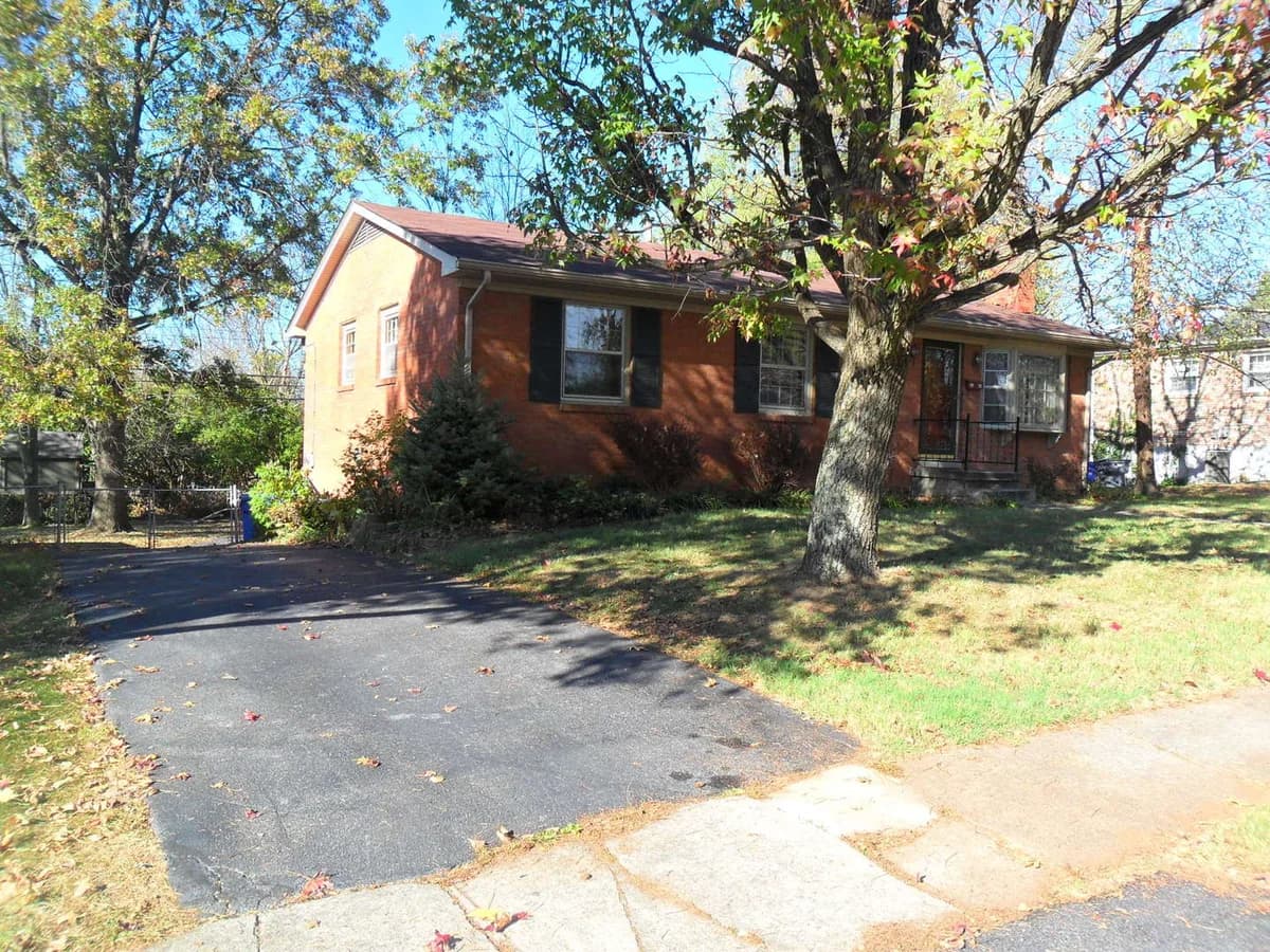 Lexington apartments for rent - Property image - 3267 Aqueduct Drive - 2