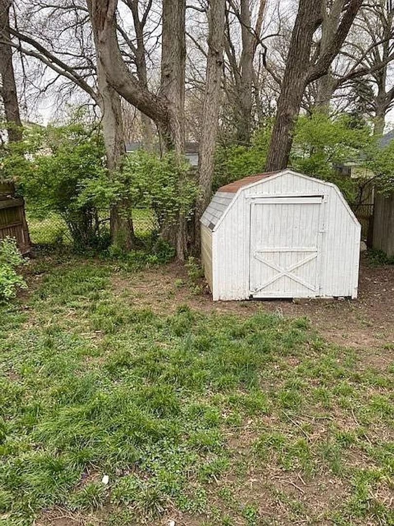 Lexington apartments for rent - Property image - 663 Shropshire Ave - 3