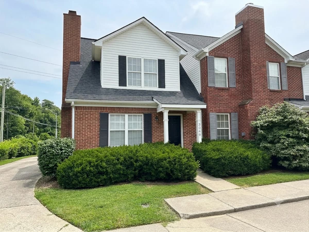 Lexington apartments for rent - Property image - 3049 Mapleleaf Park - 1