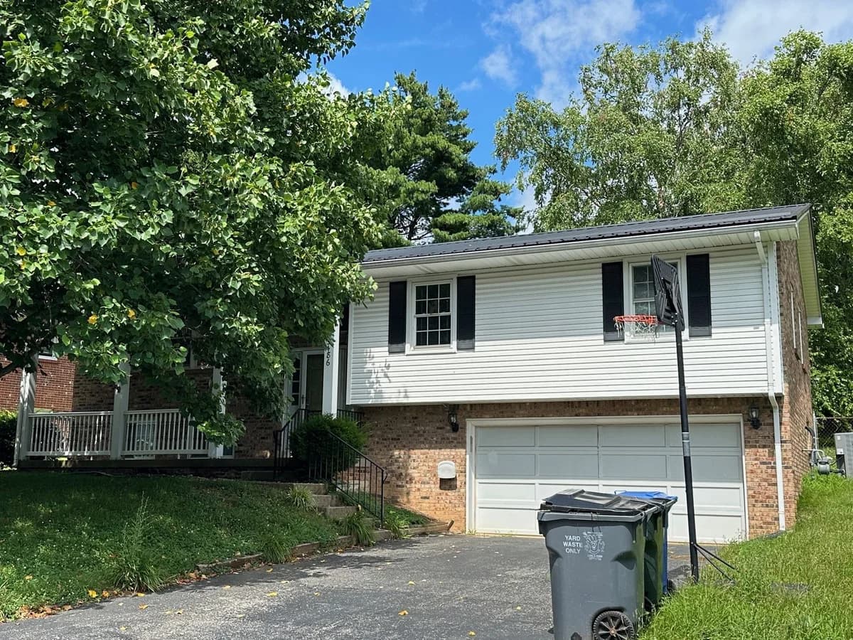 Lexington apartments for rent - Property image - 3486 Ormond Cir - 1