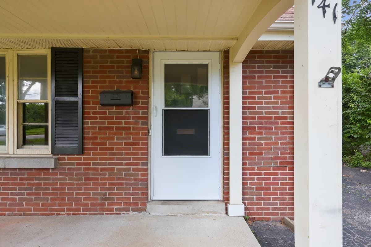 Lexington apartments for rent - Property image - 141 Zandale Drive - 2