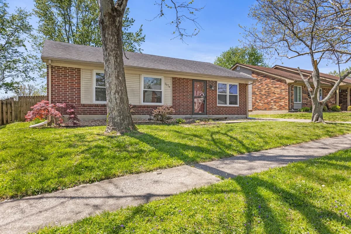 Lexington apartments for rent - Property image - 1576 Springfield Drive - 2