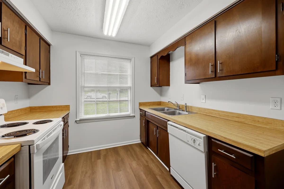 Lexington apartments for rent - Property image - 3215 Aqueduct Drive - 2