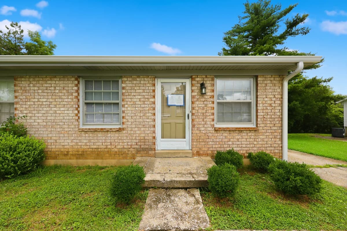 Lexington apartments for rent - Property image - 3215 Aqueduct Drive - 1