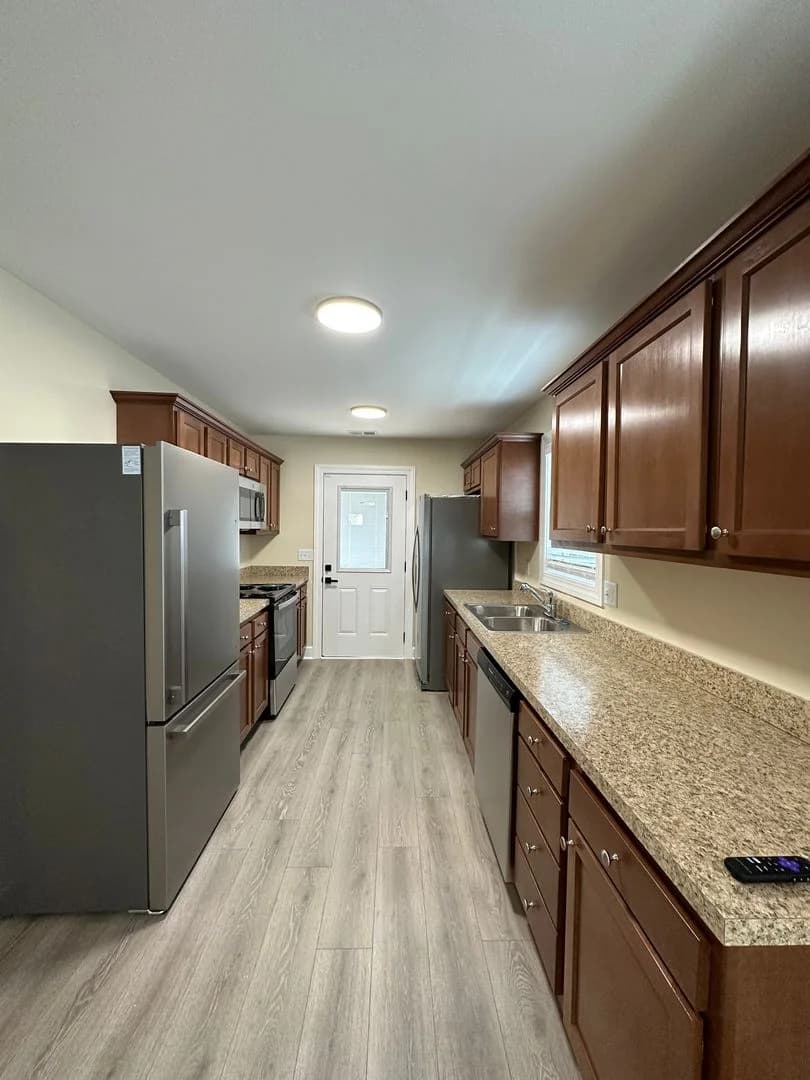 Lexington apartments for rent - Property image - 178 Montmullin - 3