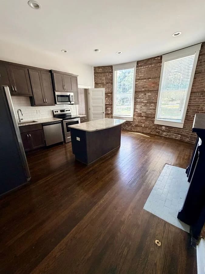 Lexington apartments for rent - Property image - 201 East Fifth Street - 3