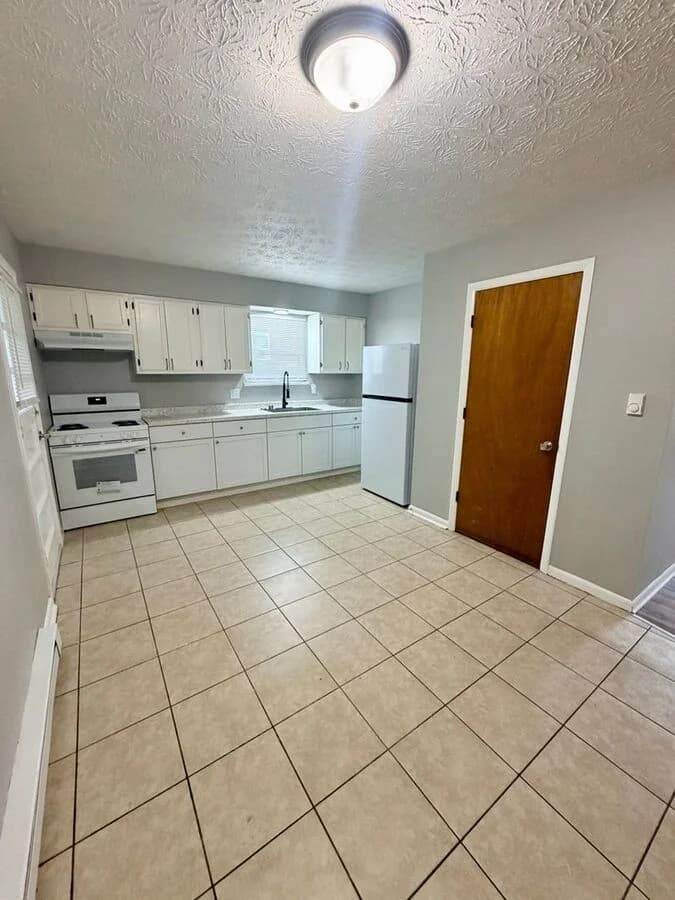 Lexington apartments for rent - Property image - 951 Valley Farm Dr - 2