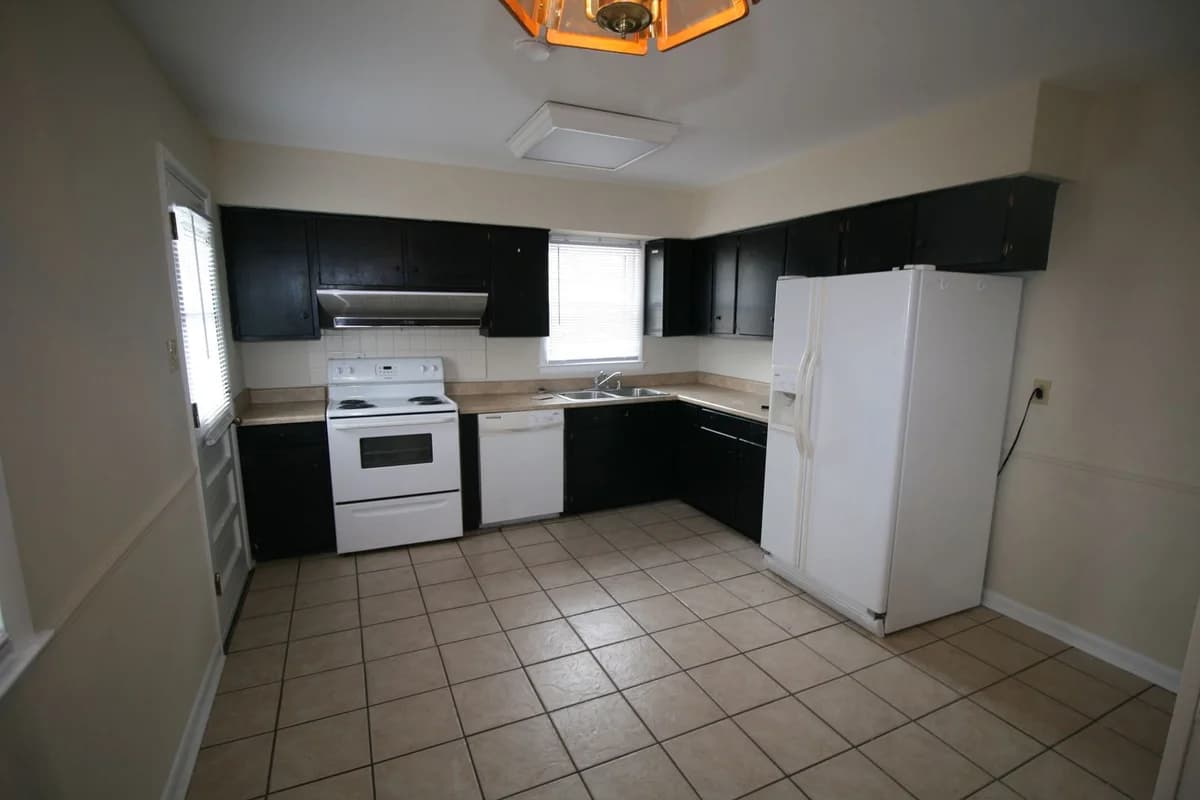 Lexington apartments for rent - Property image - 402 Greenlawn Court - 3