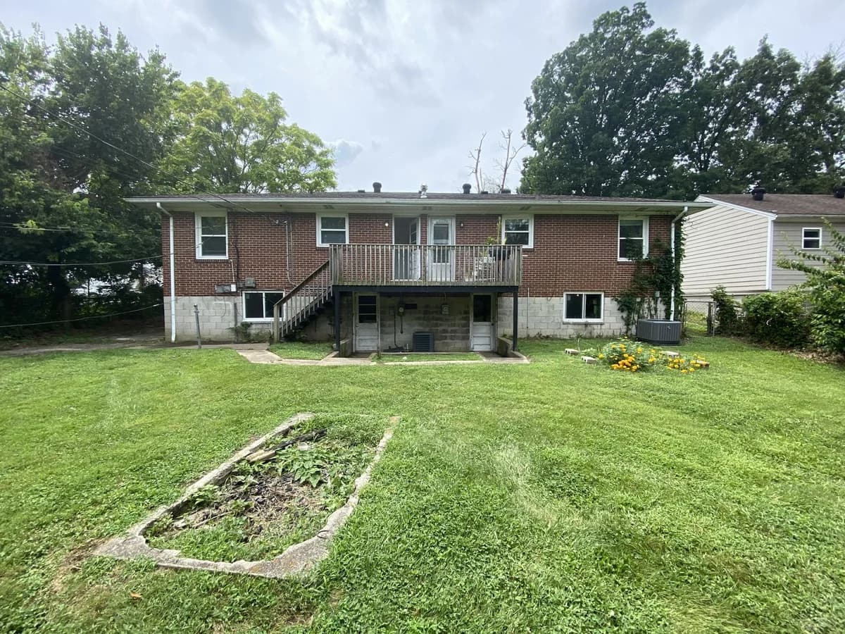 Lexington apartments for rent - Property image - 401 Springhill Drive - 3