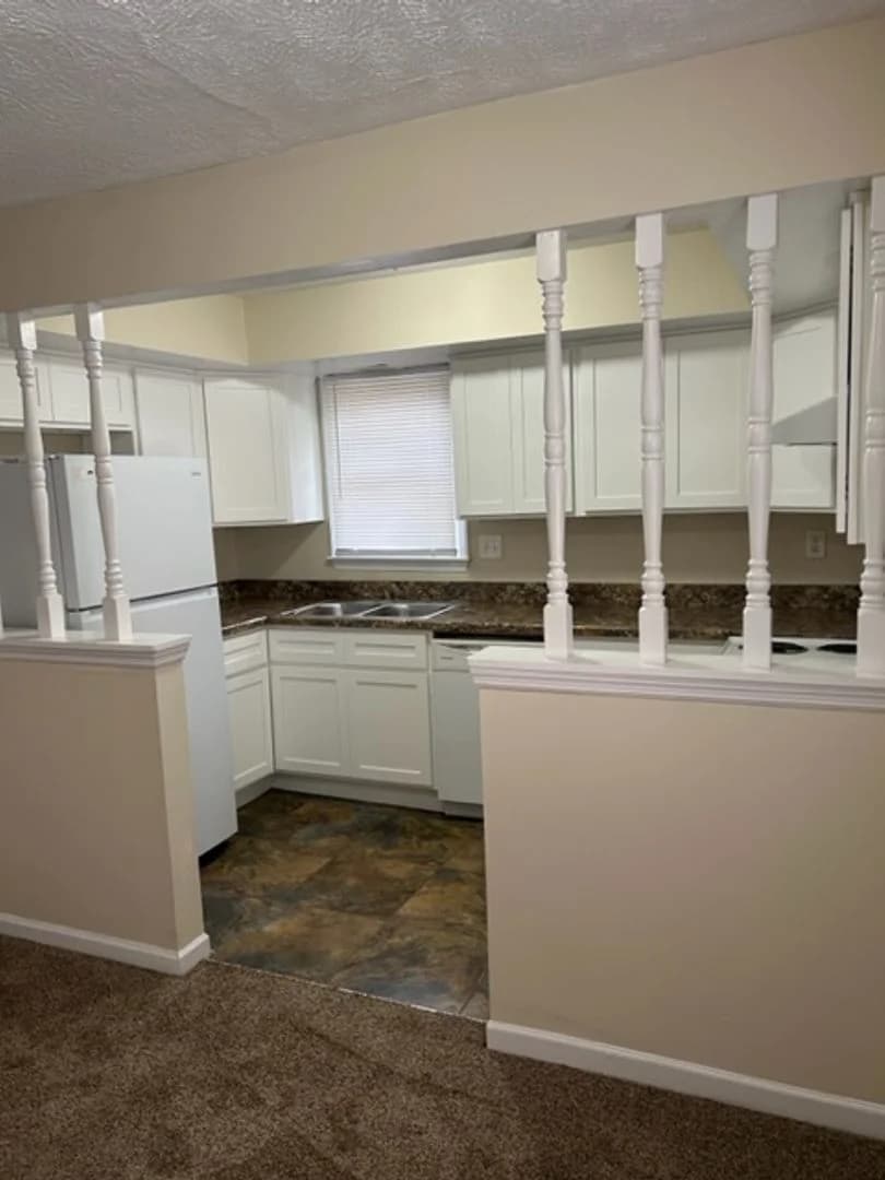 Lexington apartments for rent - Property image - 481 Woodview Drive - 2