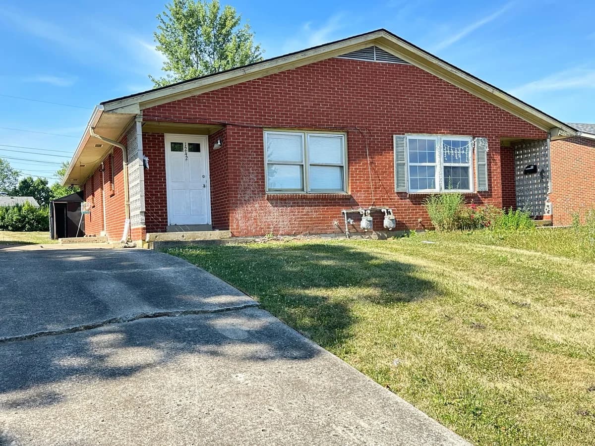 Lexington apartments for rent - Property image - 1240 Centre Parkway - 1