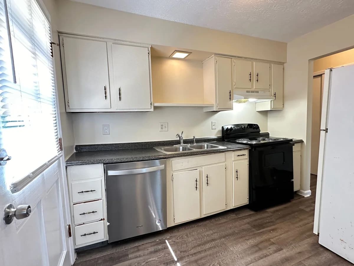 Lexington apartments for rent - Property image - 1240 Centre Parkway - 3