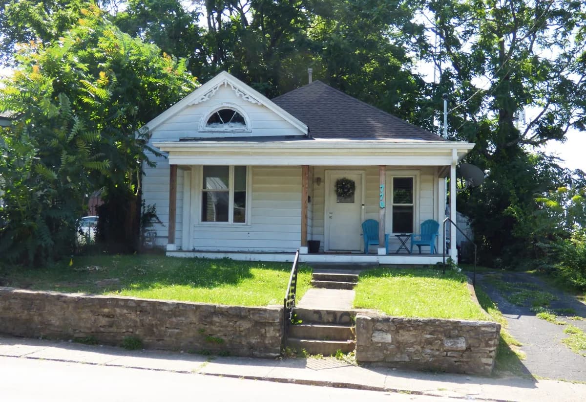 Lexington apartments for rent - Property image - 770 Maple Ave - 1