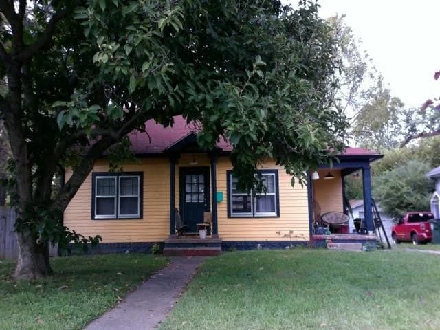 Lexington apartments for rent - Property image - 901 N. Limestone St. - 2