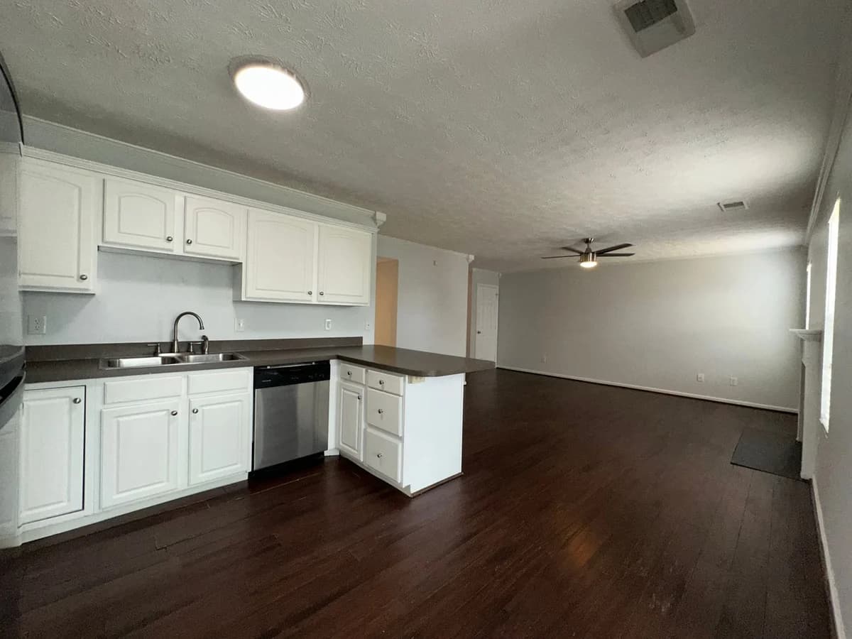 Lexington apartments for rent - Property image - 2148 Curtiswood Dr. - 3