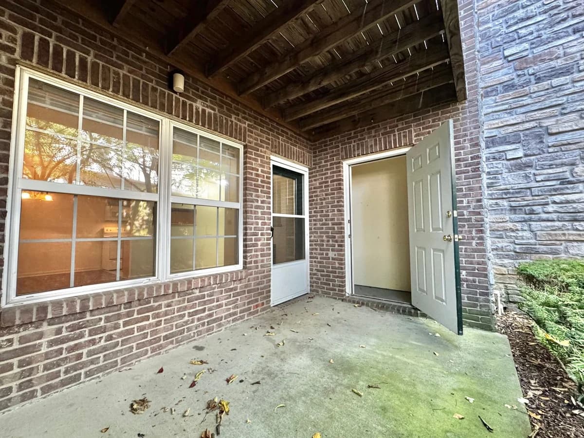 Lexington apartments for rent - image - 1176 Appian Crossing Way - 63.jpg