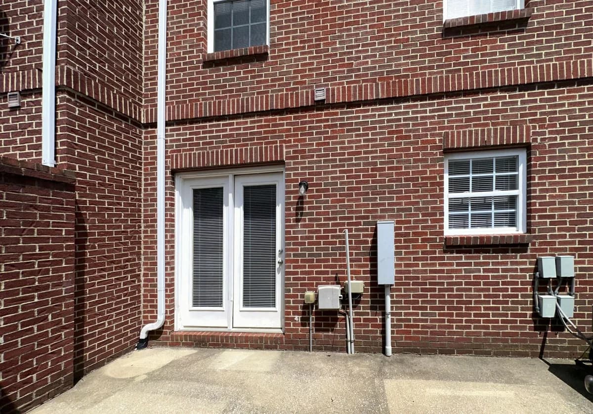 Lexington apartments for rent - Property image - 209 Old Todds Rd - 2