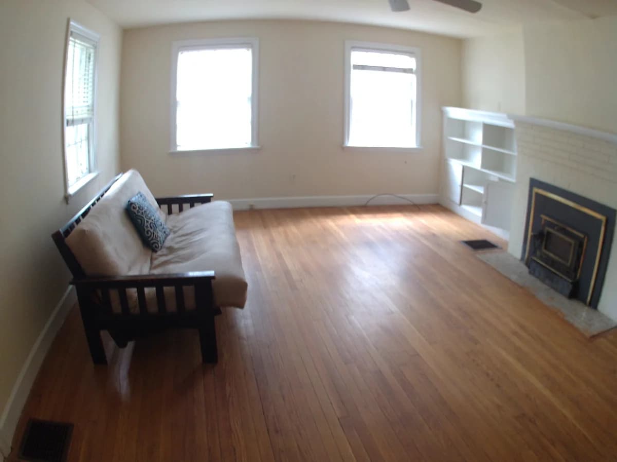 Lexington apartments for rent - Property image - 210 Floral Park - 3