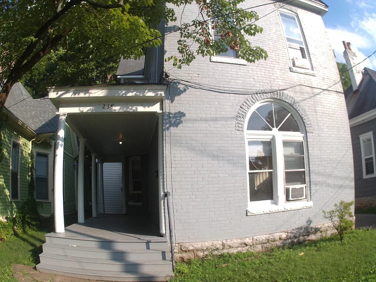 Lexington apartments for rent - Property image - 218 Arlington - 1