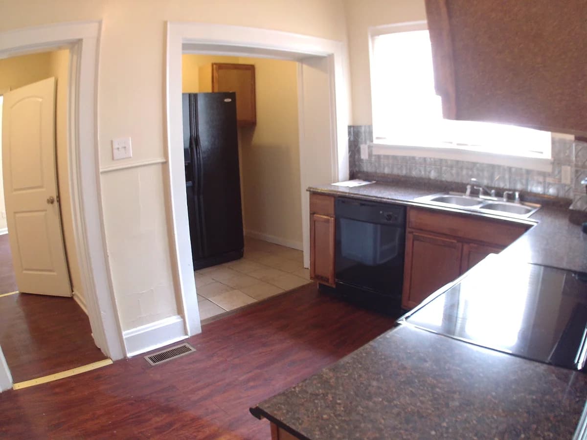 Lexington apartments for rent - Property image - 1115 Crescent Ave. - 3