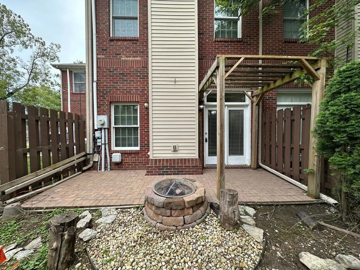 Lexington apartments for rent - Property image - 1625 Nicholasville Rd. - 3