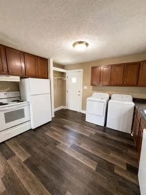 Lexington apartments for rent - Property image - 733 Golfview Drive - 1
