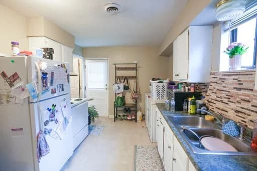 Lexington apartments for rent - Property image - 729 Golfview Drive - 3