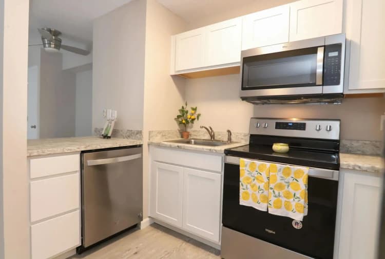 Lexington apartments for rent - image - Limestone Square & Medical Villas Apartments -_.jpg