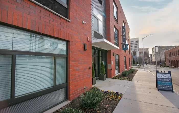 Lexington apartments for rent - Property image - Studios 180 - 3