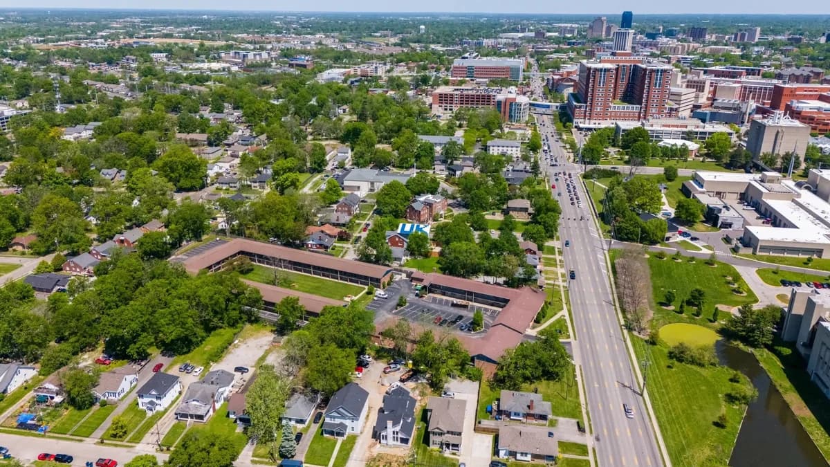Lexington apartments for rent - Property image - The Axis at 1435 - 3