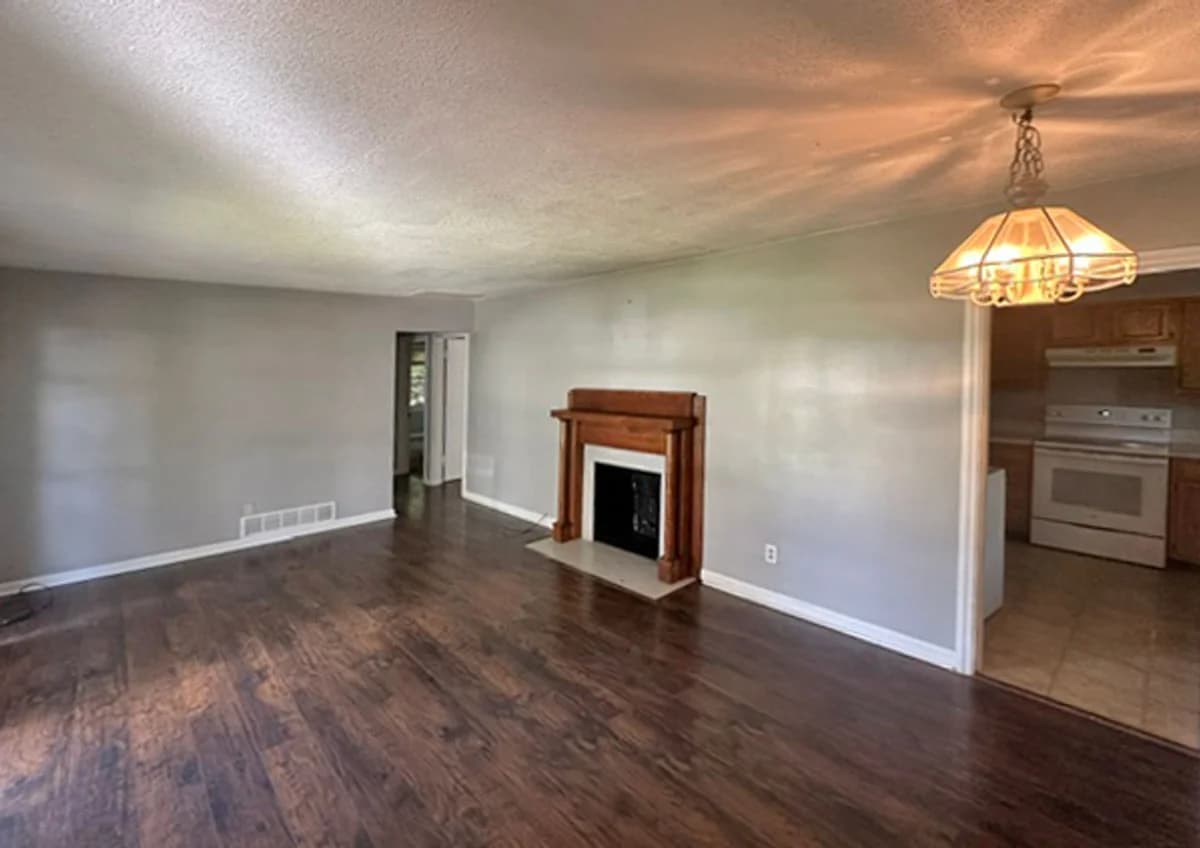 Lexington apartments for rent - Property image - 604 Cardinal Lane - 3