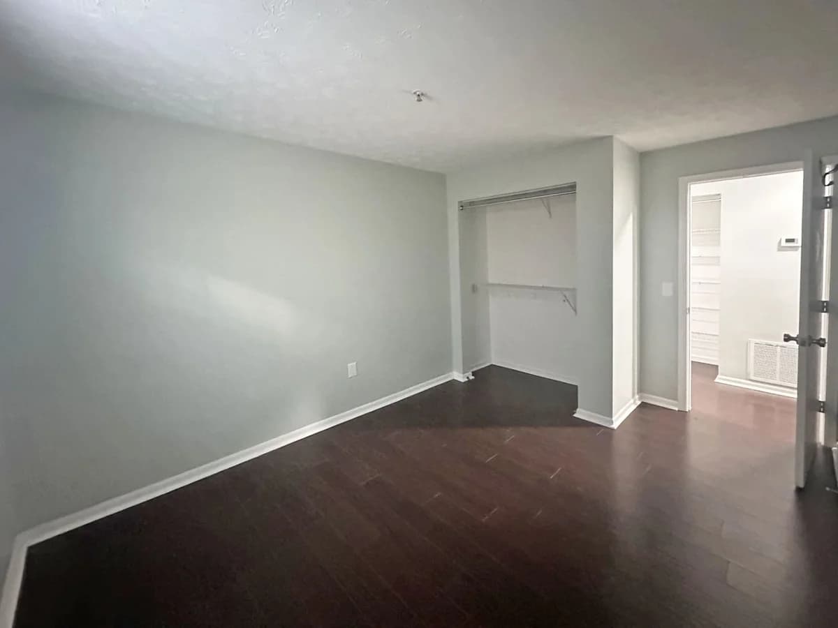 Lexington apartments for rent - Property image - 1081 S Broadway - 3