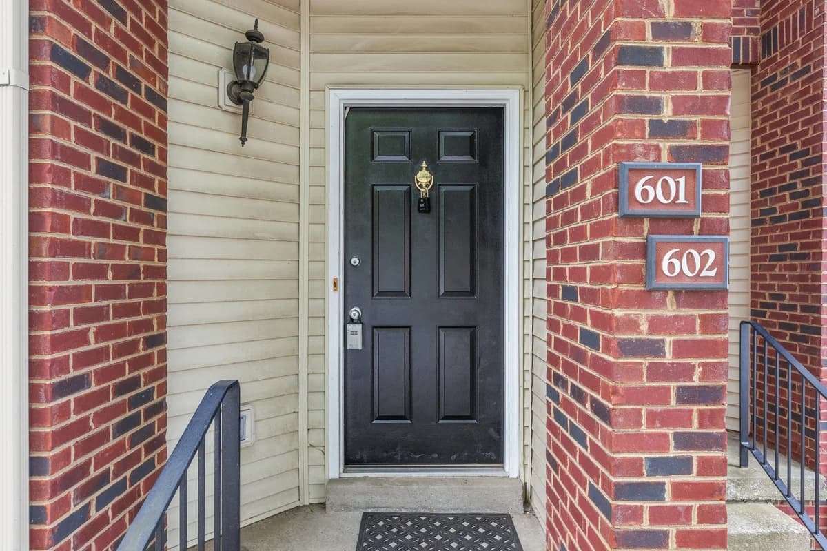 Lexington apartments for rent - Property image - 1625 Nicholasville Road - 2