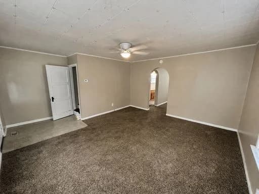 Lexington apartments for rent - Property image - 627 Golfview Drive - 3