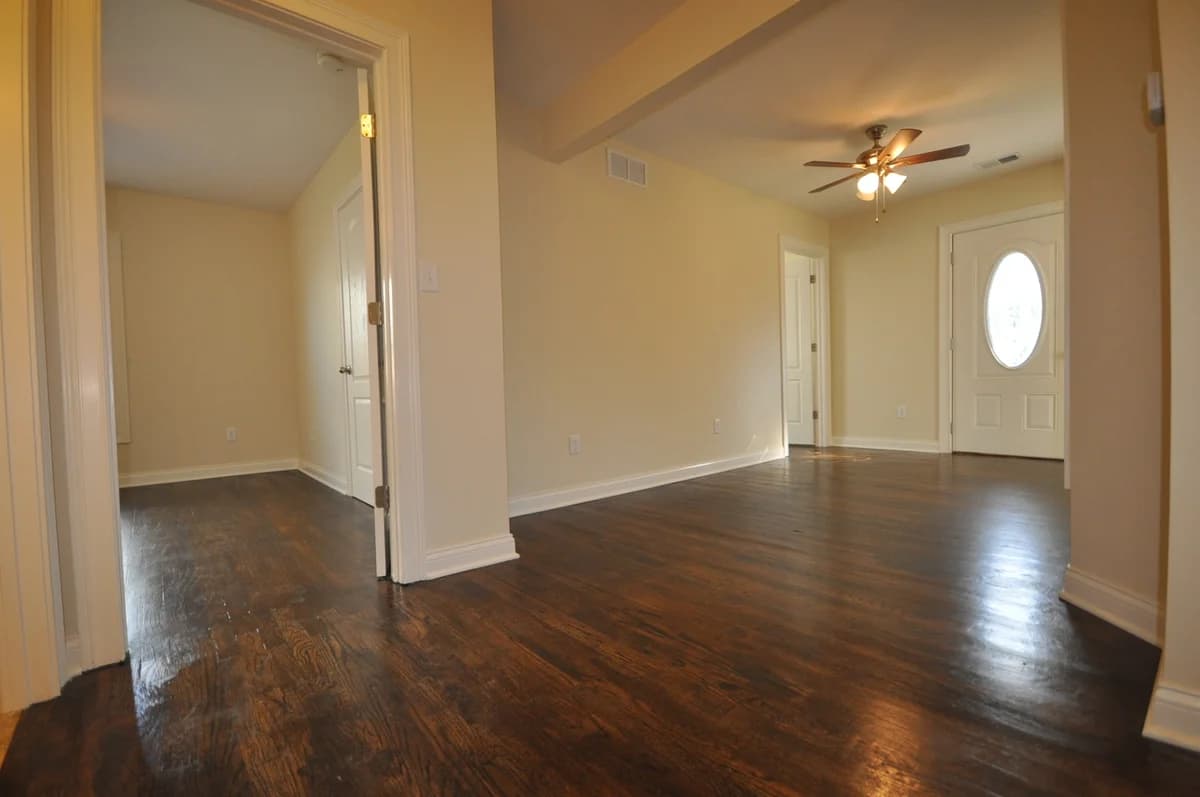 Lexington apartments for rent - Property image - 709 Addison Avenue - 3