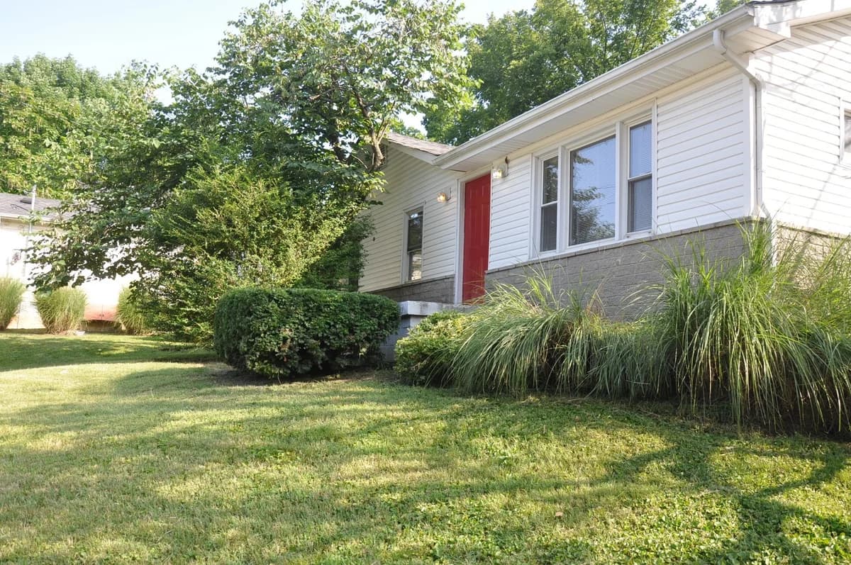 Lexington apartments for rent - Property image - 1211 Devonshire - 1