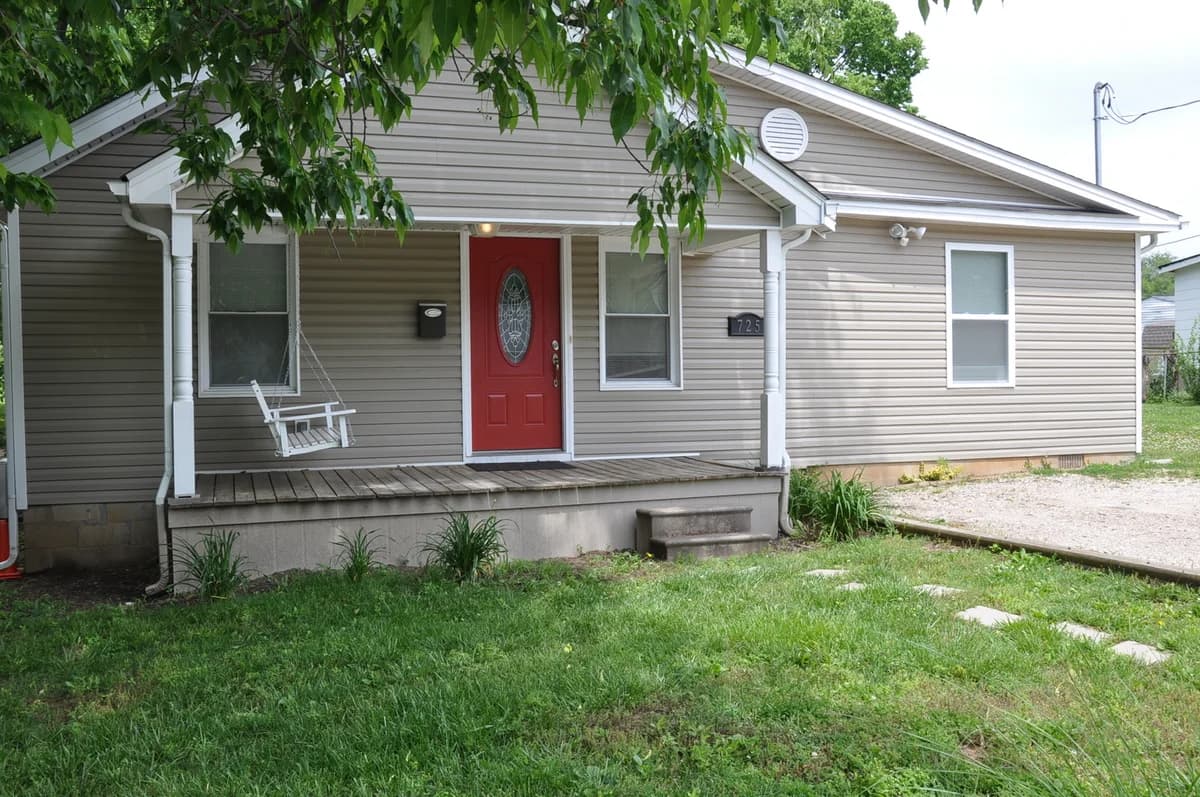 Lexington apartments for rent - Property image - 725 Addison Avenue - 1