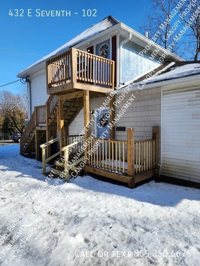 Lexington apartments for rent - image - 01_102_entrance.jpg